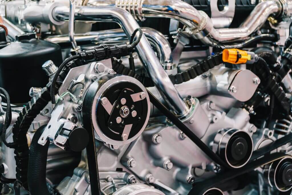 truck-engine-motor-components-in-car-service-inspe-84W6SYK-1024x683 Lasergravur in der Gießereiindustrie
