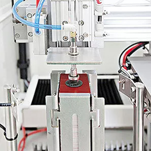FLYLABEL Präzise Lasergravur | Kleine Abmessungen für große Produktionen