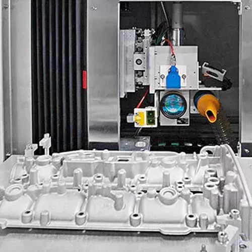 TEMPOMASCHERATO Kundenspezifisches Lasersystem mit Zweifachkamera und motorisierter Rollenbahn für die Automobilindustrie